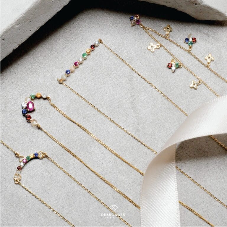 สร้อยคอทองคำประดับพลอยสีสันสดใสจาก Duang Kaew Jewelry